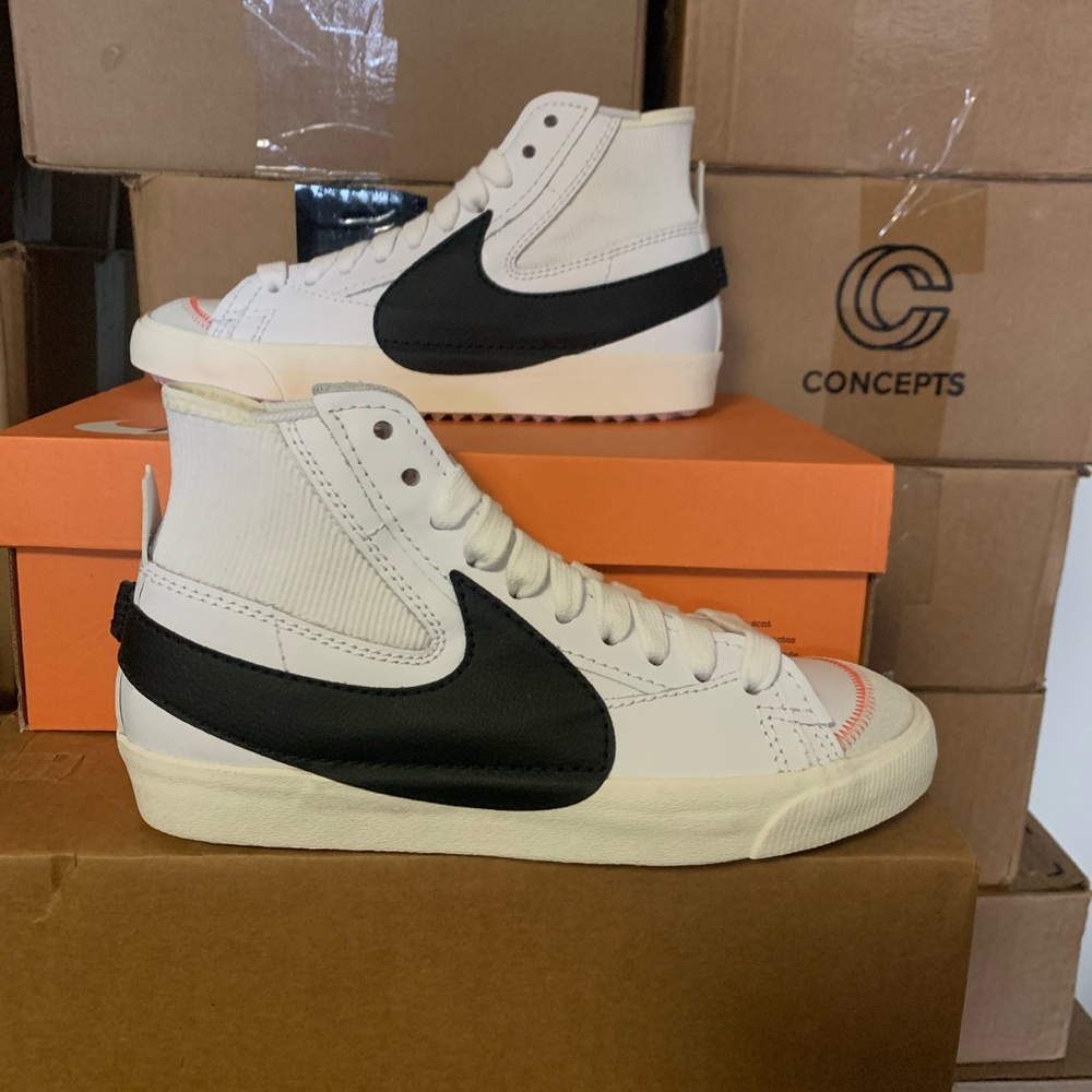 Brand new men’s Nike blazers mid ‘77 jumbo shoes available
